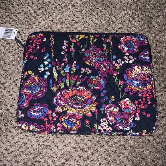 Vera Bradley Accessories - ✨Last DAY SALE✨Vera Bradley Laptop Sleeve